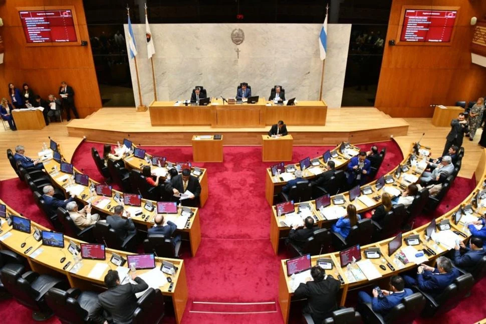 ¿QUÉ PASARÁ CON EL ACOPLE? El régimen de colectoras, que atestó de votos los cuartos oscuros, es el eje de la reforma que evalúa la Legislatura. 