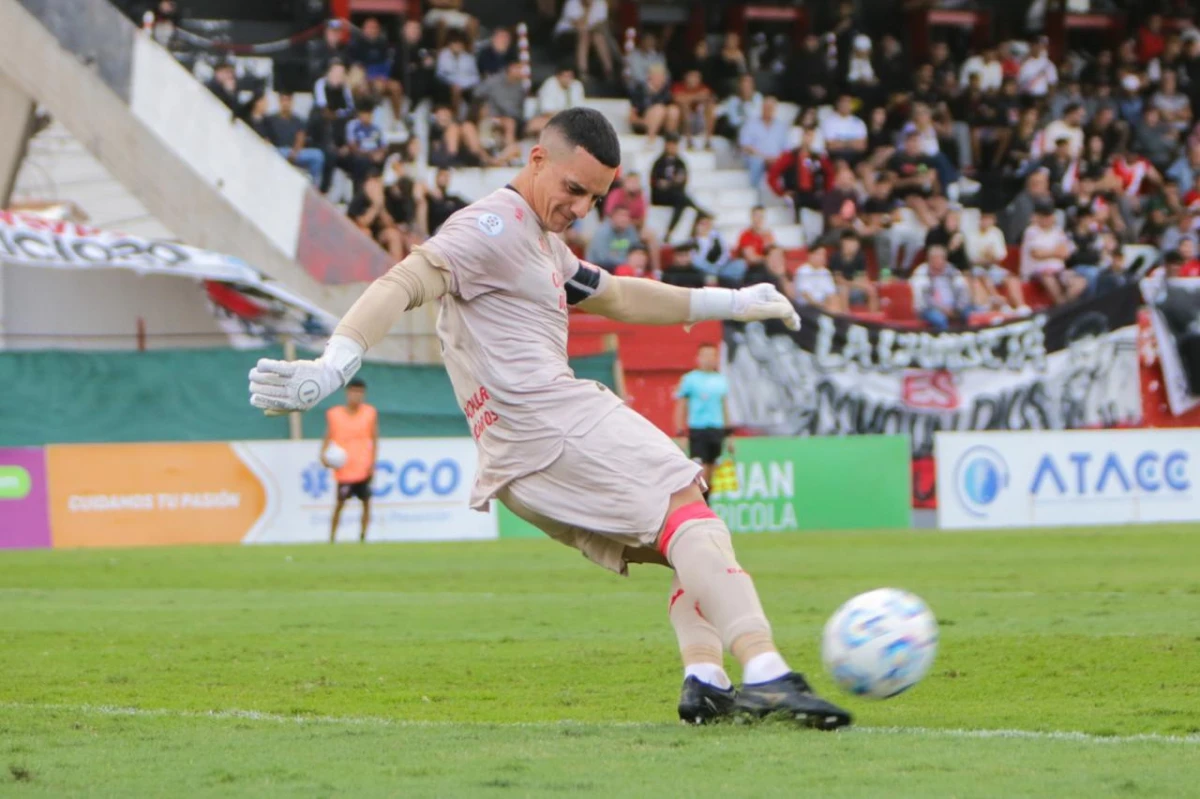 Darío Sand, la muralla que sostiene el sueño de San Martín de Tucumán: ¿Cuántas vallas invictas lleva?