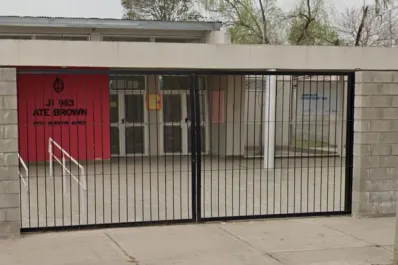 Detuvieron a una mujer que le pegó con un palo a su hijo y a su maestra