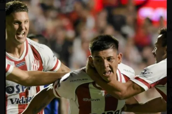 Estudiantes, en la Copa Libertadores y Unión, en la Sudamericana festejaron