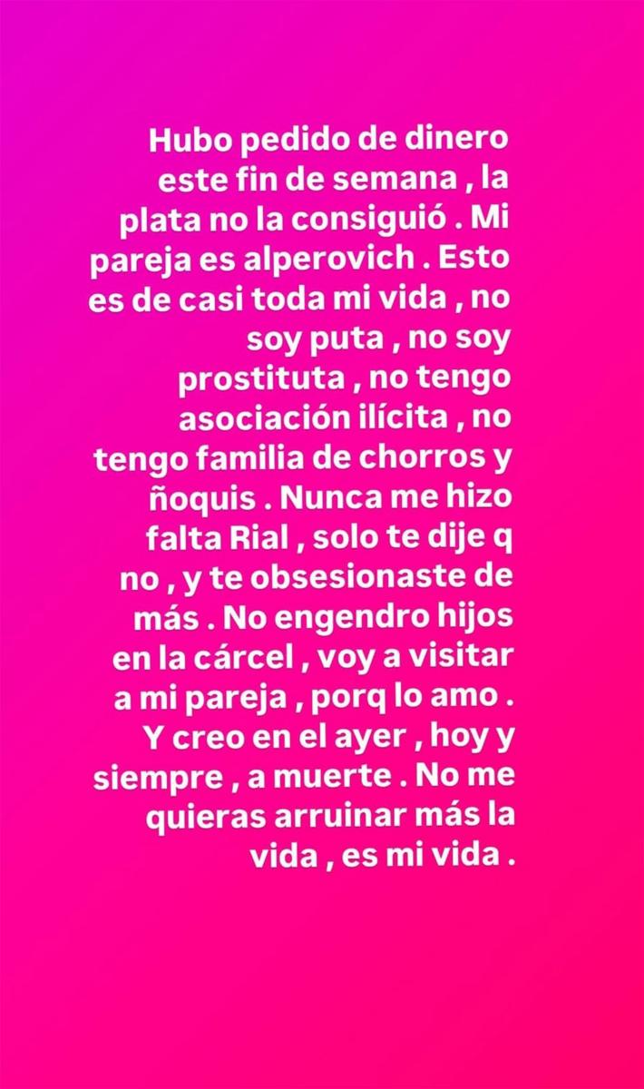 REACCIÓN. En una historia, Marianela Mirra apuntó contra Rial. 