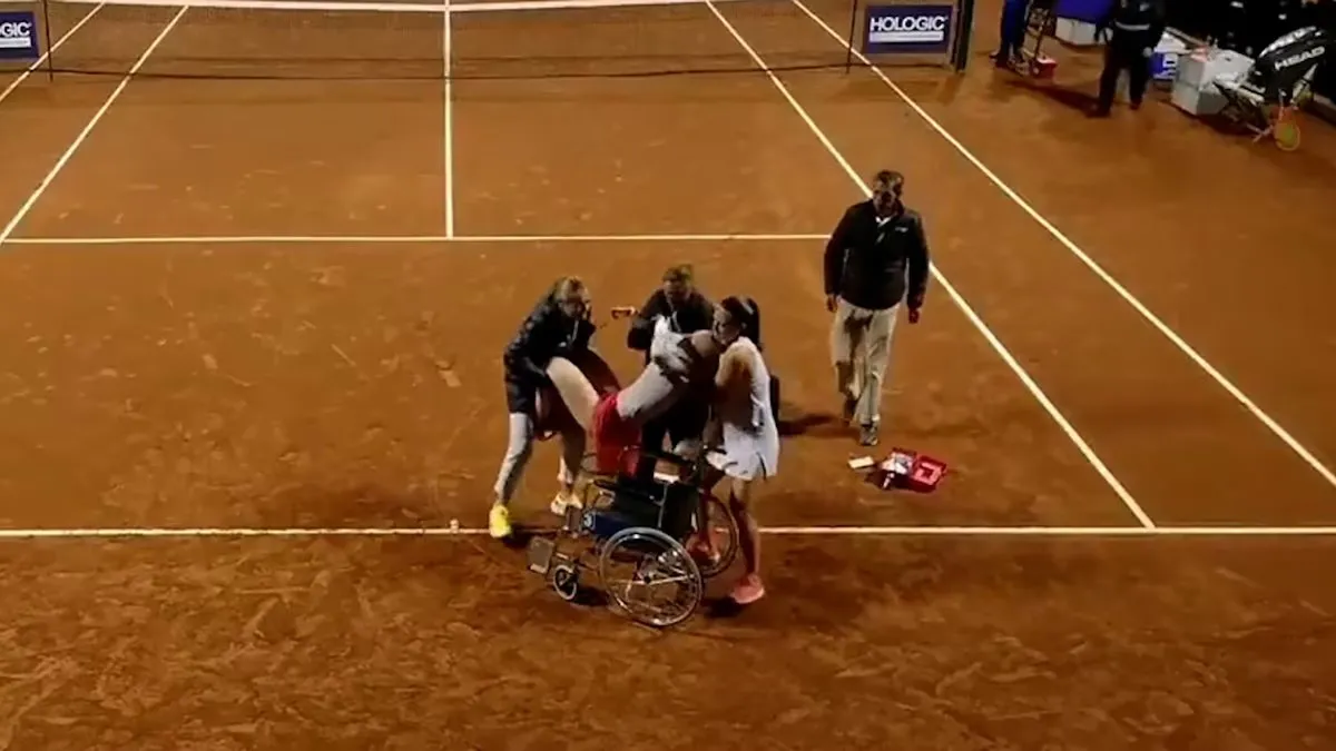 Una tenista británica se desmayó en un partido contra la argentina Julia Riera y fue retirada en silla de ruedas