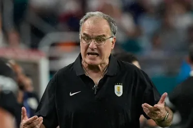 Un exentrenador de arqueros de la Selección Uruguaya criticó a Marcelo Bielsa: “Abuso verbal”
