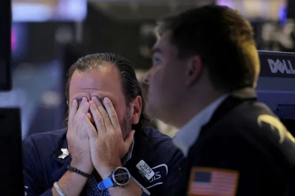 Los futuros de Wall Street y de bolsas europeas se desploman hasta 4% tras los anuncios de nuevos aranceles