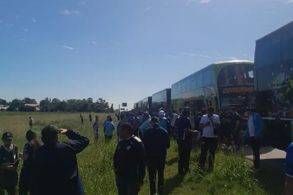 Humillante, así calificaron los hinchas de Atlético Tucumán el operativo de control que atravesaron en la ruta