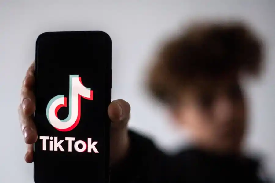 El temor de los padres ante los nuevos y abusivos retos en las redes: Les prohibí que usen TikTok, pero no tuvo sentido
