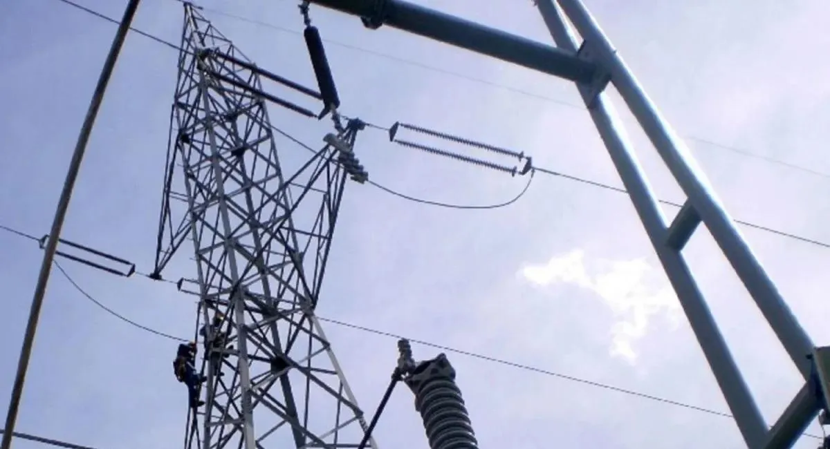 SIN LUZ. Un fallo en una línea de alta tensión dejó sin luz a miles de usuarios.