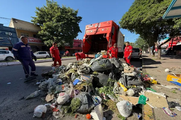 Horror en Mitre al 700: dormía en un contenedor, fue compactado por un camión de basura y quedó hospitalizado