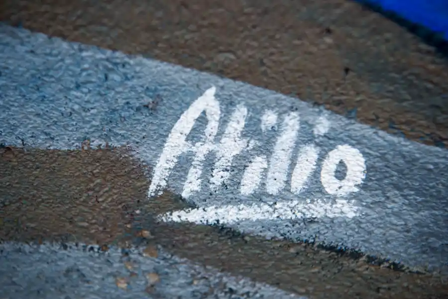 Firma del muralista. 