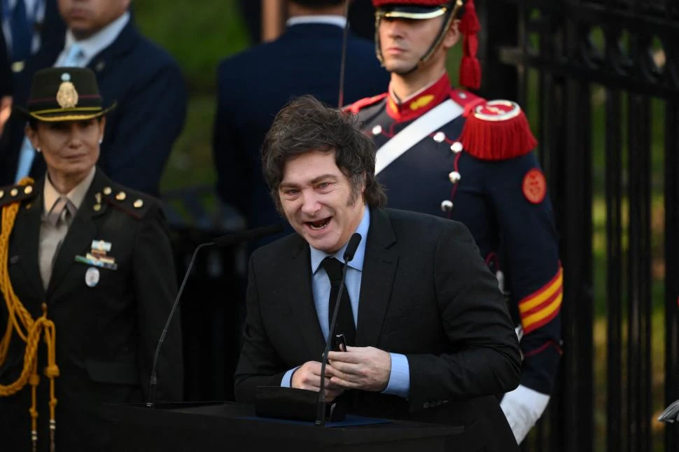 EN RETIRO. Milei encabezó el acto central junto al jefe de Gobierno porteño, Jorge Macri; allí criticó a la casta política.