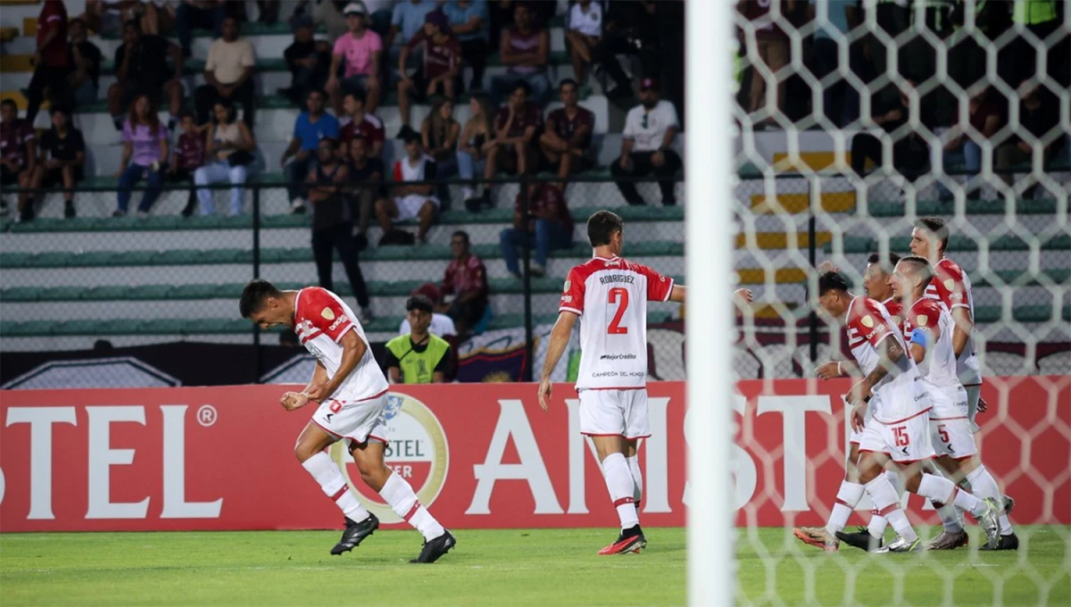 PELEAR ARRIBA. Estudiantes se reencontrará con Zielinski, de nuevo al mando de Belgrano, después de un debut victorioso por la Libertadores en Venezuela.