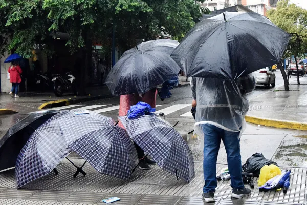 El tiempo en Tucumán: las lluvias terminarían al mediodía pero el viernes seguirá gris y fresco
