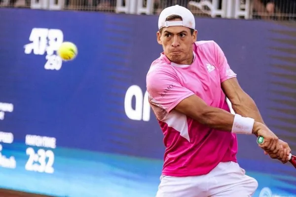 Sebastián Báez venció a Francisco Comesaña y se clasificó a las