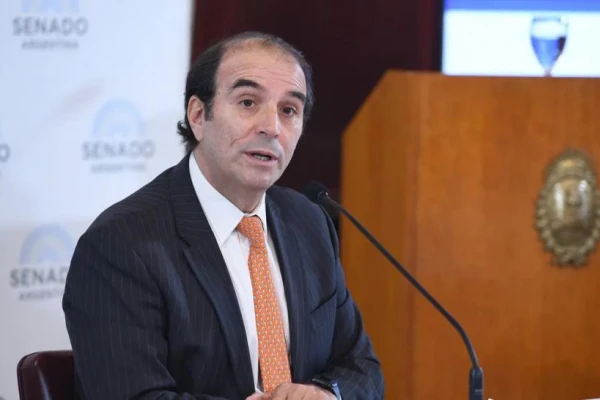 Cuestionamientos a García-Mansilla: “Debe tener la honorabilidad de renunciar”