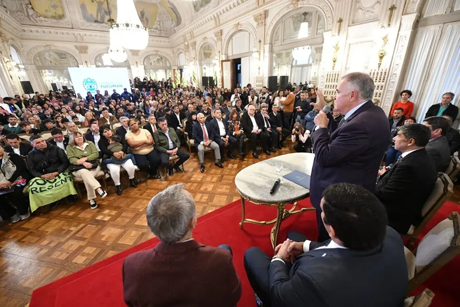 Jaldo entregó 25 casas del barrio Manantial Sur