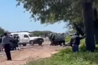 Formosa: en medio de una manifestación, se subió a una ambulancia y atropelló a más de 10 policías