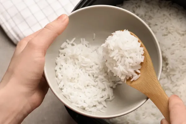 El secreto para que el arroz quede en su punto: errores que debes evitar al cocinarlo
