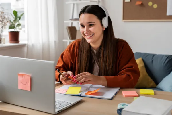 Telecom ofrece 1.200 becas gratuitas para formarse en programación, IA y tecnología
