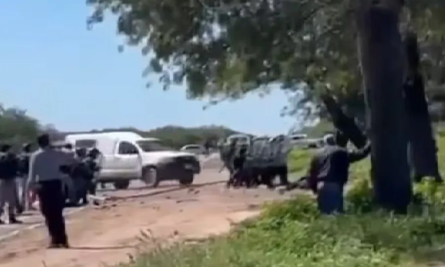 Formosa: en medio de una manifestación, se subió a una ambulancia y atropelló a más de 10 policías
