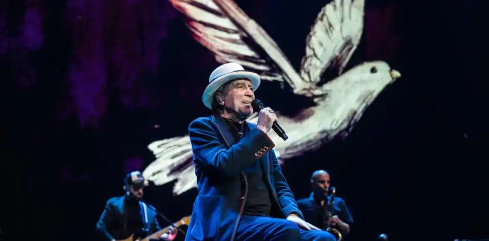 HOMENAJES. Sabina recordó a Charly, Fito, Calamaro, entre otros.