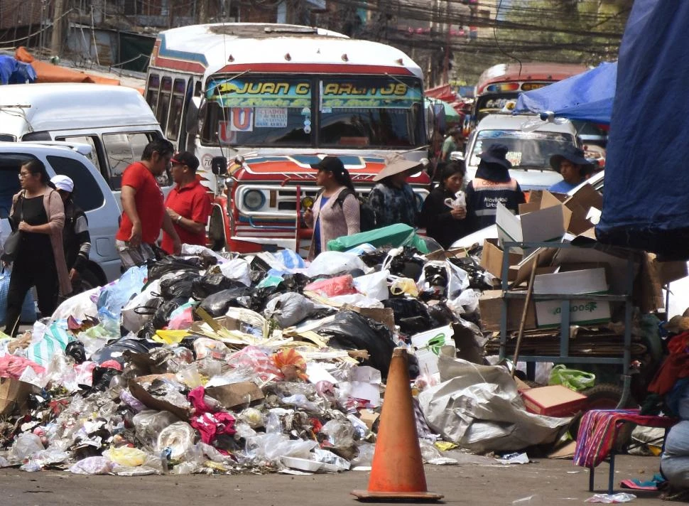 Bolivia: retiran 13.500 toneladas de basura en Cochabamba, acumuladas en 15 días de protesta contra un vertedero