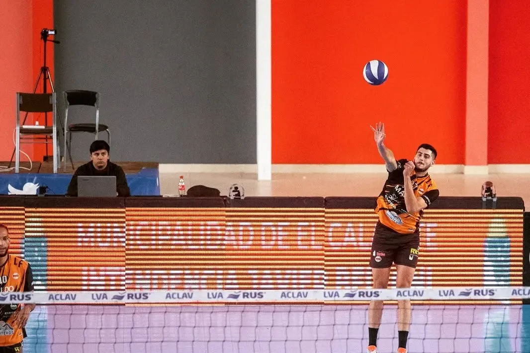 Agustín Cáceres jugó la Liga A1 para Monteros Voley.