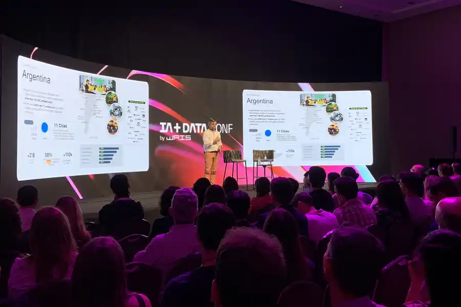 INTELIGENCIA ARTIFICIAL. Carlos Parravicini expuso sobre los usos de la IA en Globant al servicio de otras empresas. / LA GACETA