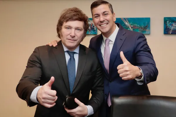 Antes del paro y en medio del cimbronazo global, Javier Milei viaja a Paraguay