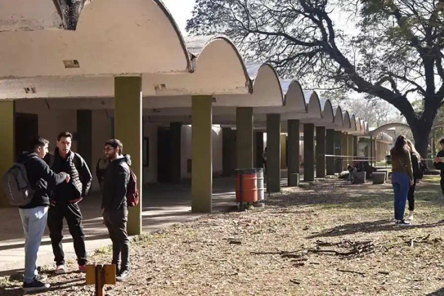 CLIMA DE PROTESTA. Las puertas también permanecerán cerradas en la Quinta Agronómica. / ARCHIVO LA GACETA