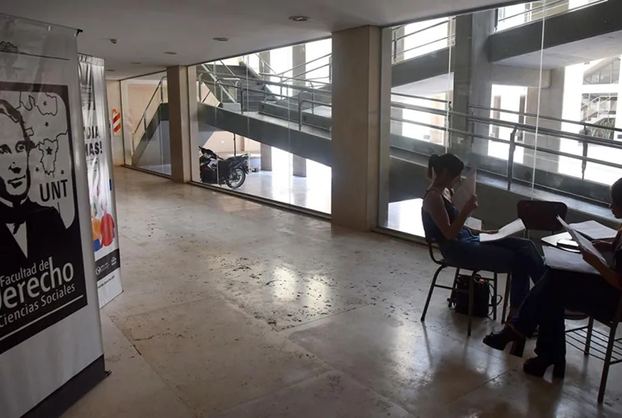 LA OPINIÓN DE ELLOS. El alumno de la Facultad de Derecho habló sobre la falta de poder de decisión de los estudiantes en el conflicto universitario. / ARCHIVO LA GACETA