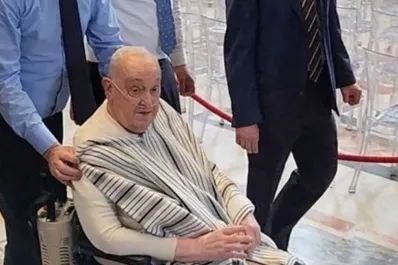 Sorpresa en el Vaticano: Francisco reapareció en la Basílica de San Pedro vestido de civil