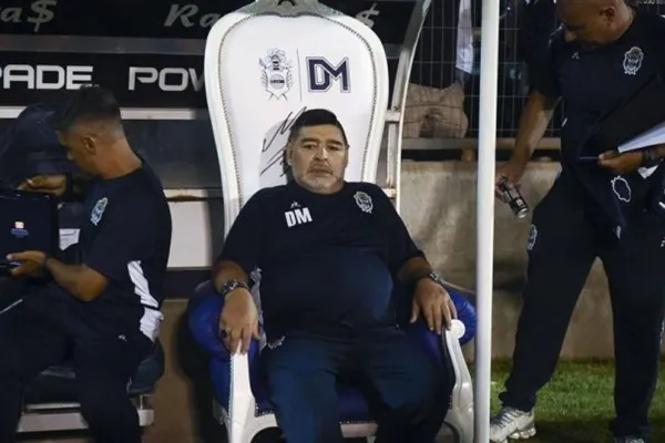 “Me voy, no estoy bien”: la frase de Maradona que expuso un médico en el juicio