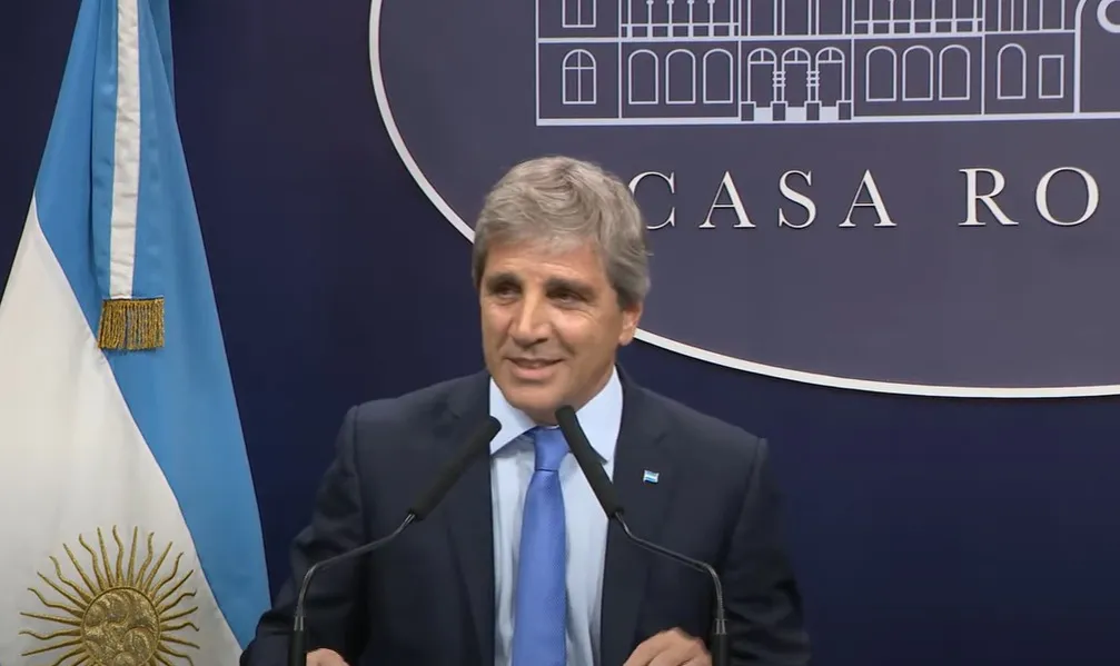 El Gobierno anunció que levanta el cepo cambiario desde el lunes