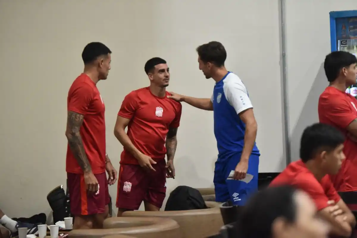 San Martín de Tucumán, Calamaro y un cruce inesperado en la previa del viaje a Mar del Plata