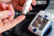 Este es el hábito nocturno que dispara los niveles de azúcar en sangre sin que lo sepas