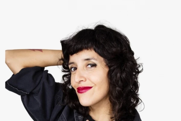 Stand up: Juliana González despliega un humor ácido