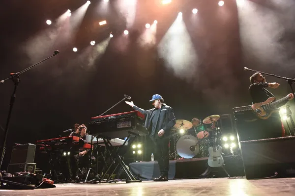 Calamaro también despertó aplausos entre los vecinos del Palacio de los Deportes