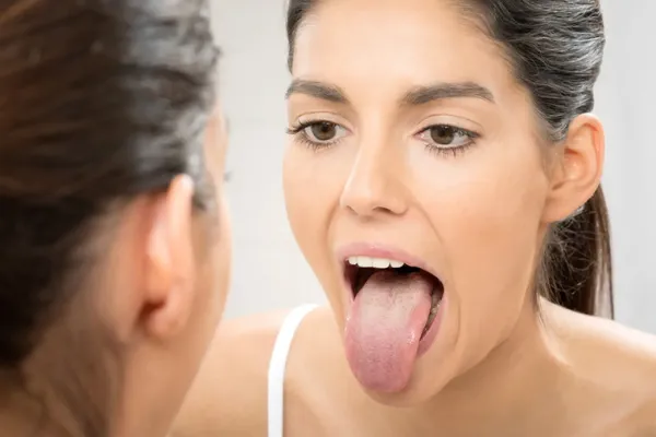 La sutil molestia en la boca que puede indicar niveles altos de azúcar en sangre