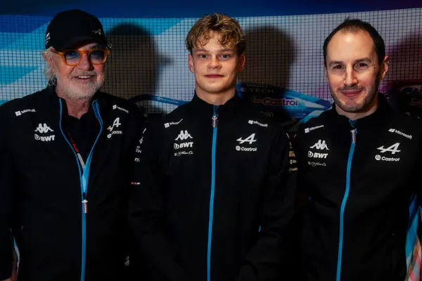 Paul Aron tendría una pequeña ventaja con respecto a Colapinto en la disputa por una butaca en Alpine