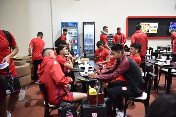 San Martín de Tucumán, Calamaro y un cruce inesperado en la previa del viaje a Mar del Plata