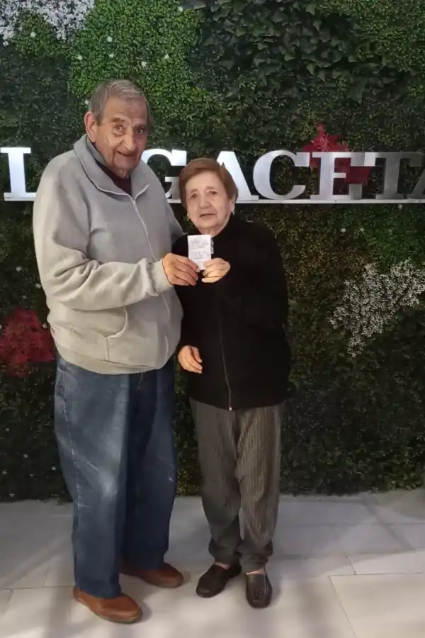 HACIA EL SUR. Francisca y su esposo, se llevan el dinero a Aguilares.