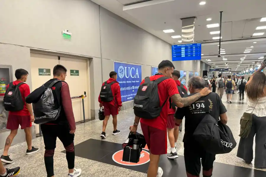 San Martín de Tucumán, Calamaro y un cruce inesperado en la previa del viaje a Mar del Plata