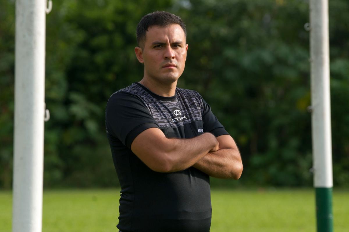 Un árbitro con oficio: controla los partidos de la Liga Tucumana y también a los reclusos en Benjamín Paz