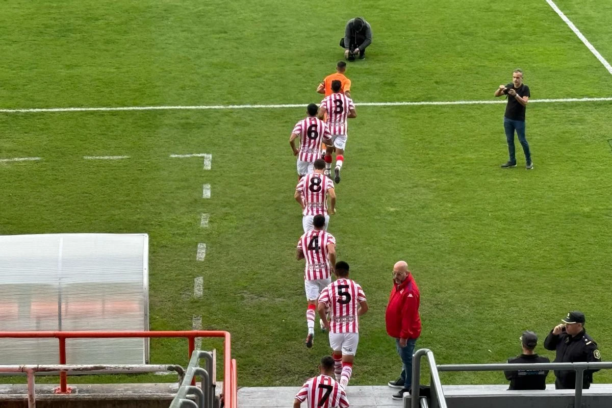 San Martín sale al campo de juego