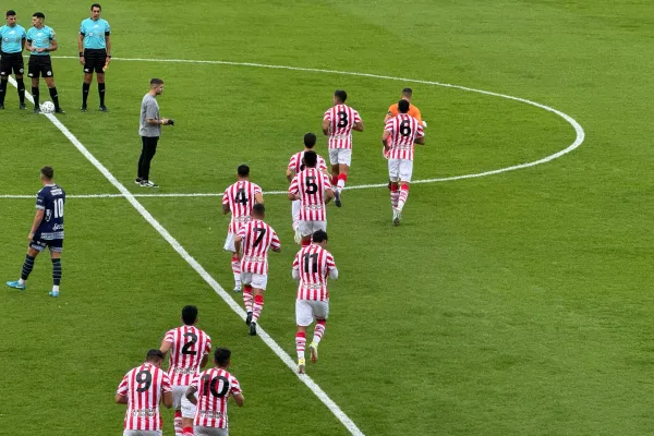 San Martín venció 2-0 a Alvarado y es único líder de la zona A de la Primera Nacional