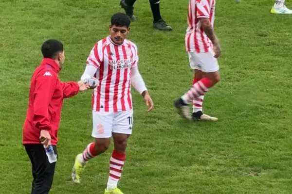 Dos golazos y cima en soledad para San Martín de Tucumán