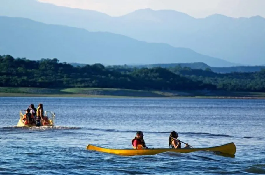Las ferias de artesanos y gourmet volverán a copar los espacios verdes de la capital.