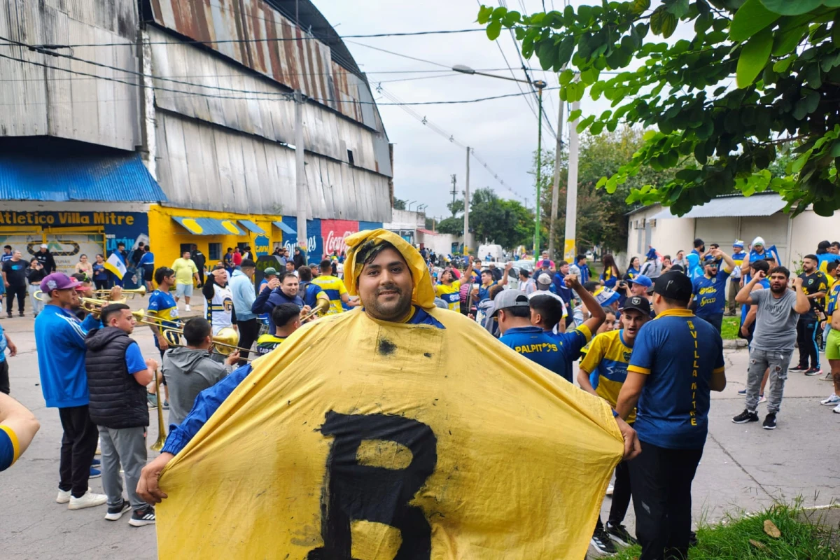 CARGADA. Lizárraga se vistió de fantasma de la B para chicanear a Talleres por los 10 años en la Primera B de la Liga Tucumana.