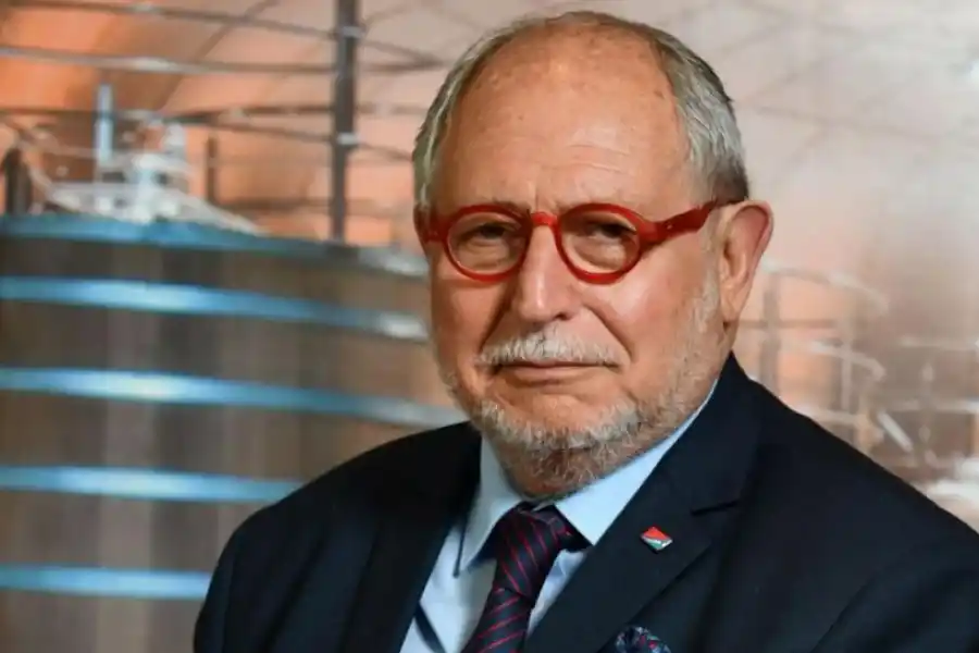 El mercado espera el debut del nuevo esquema cambiario