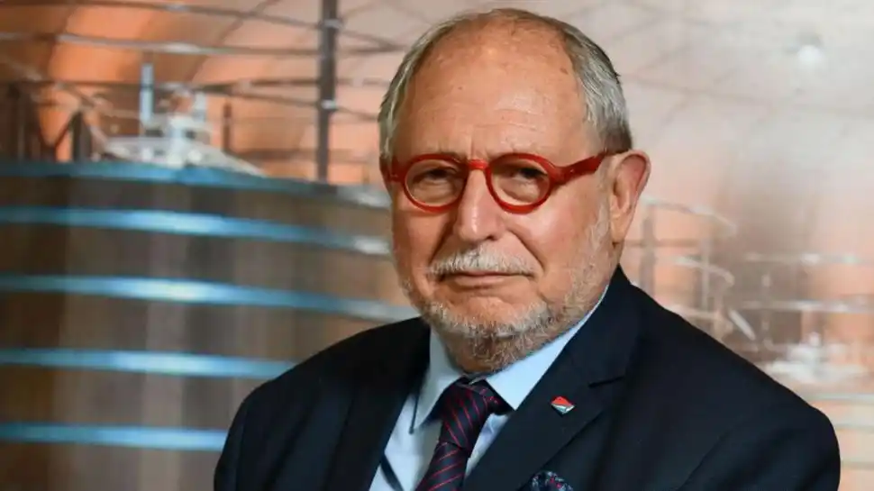 El mercado espera el debut del nuevo esquema cambiario